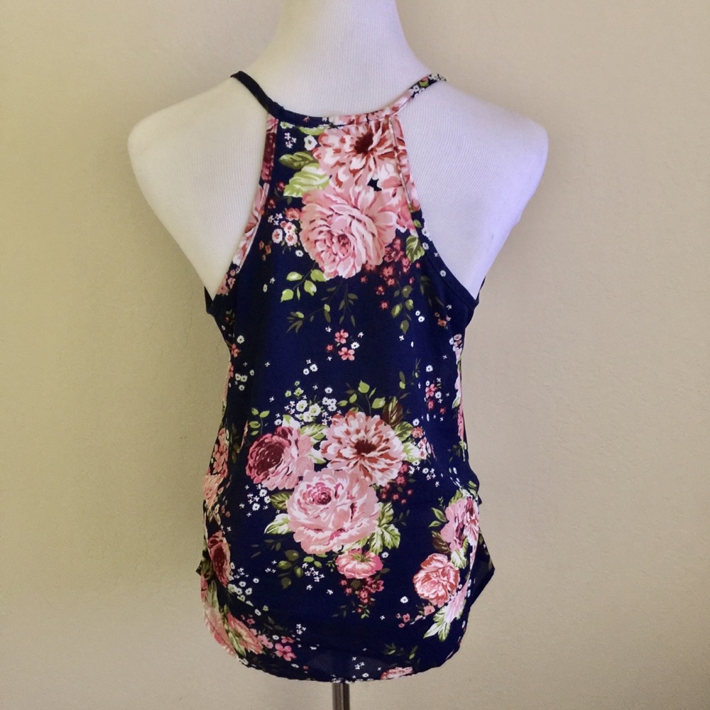 ⬇️COLOR SWATCH Floral Tank Top - Picture 2 of 7